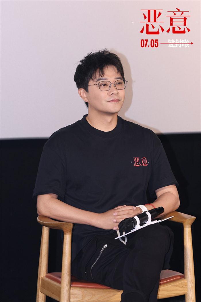 1、电影《恶意》监制、编剧陈思诚出席影片上海观影场.jpg